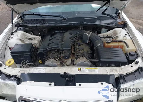 2008 Chrysler 300 Touring z USA, uszkodzony, nr VIN 2C3KA53G28H255689